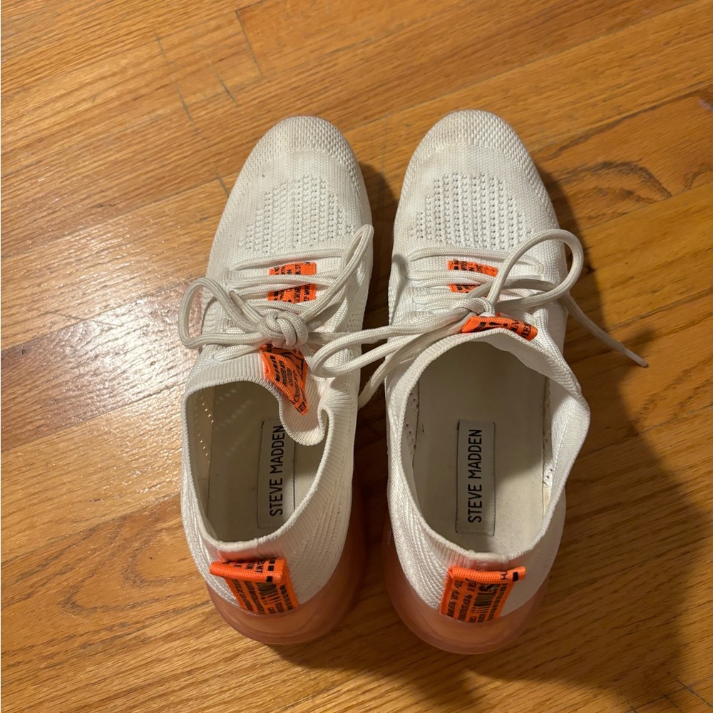 Women’s 8 Steve Madden shoes barely worn